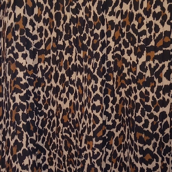 🐆 Leopard Pleated Mini Skirt - Picture 5 of 7